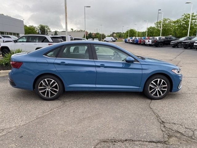 Used 2025 Volkswagen Jetta SE with VIN 3VWEX7BU6SM023080 for sale in Highland, MI