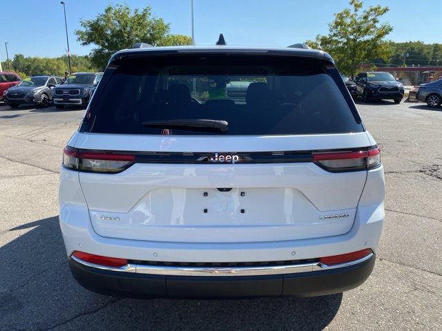 2023 Jeep Grand Cherokee Laredo photo 4