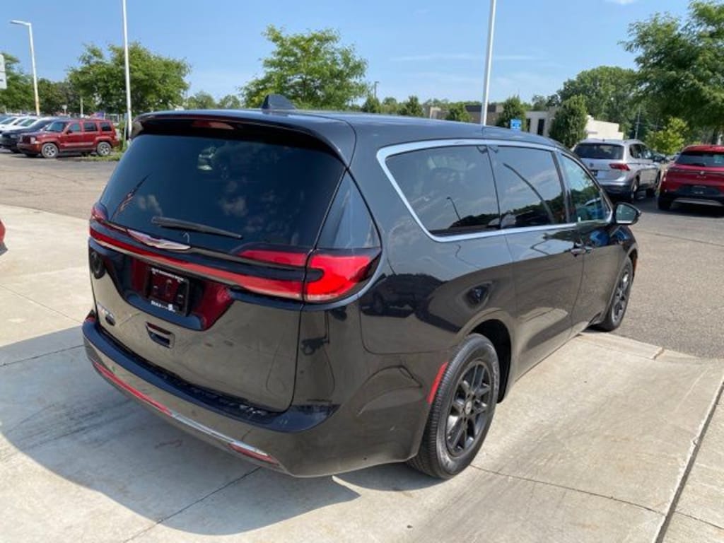 Used 2023 Chrysler Pacifica Touring L Van Passenger Van