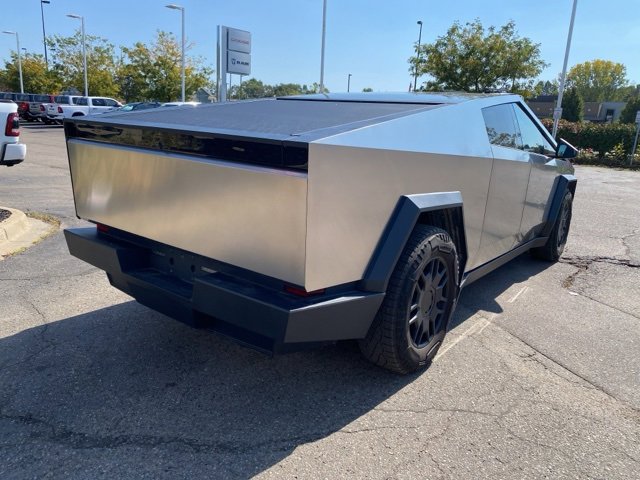 2024 Tesla Cybertruck photo 2