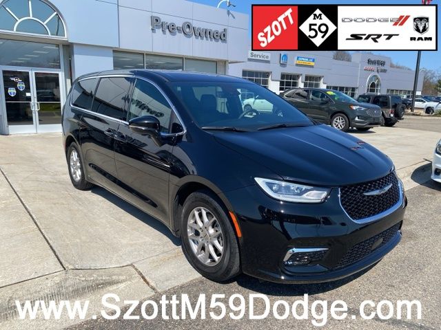 2025 Chrysler Pacifica Select