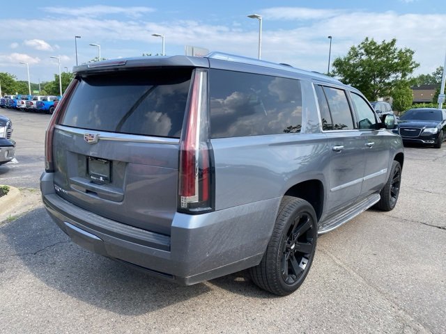 2020 Cadillac Escalade ESV Luxury photo 3