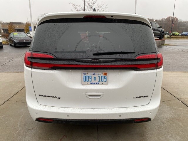 2025 Chrysler Pacifica Limited photo 4