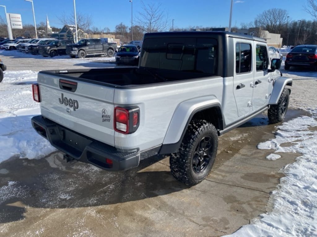 Used 2023 Jeep Gladiator Willys Truck Crew Cab