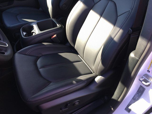 2026 Chrysler Pacifica Select - Photo 10