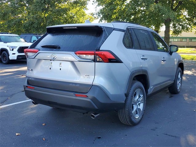 2025 Toyota RAV4 Hybrid LE photo 4
