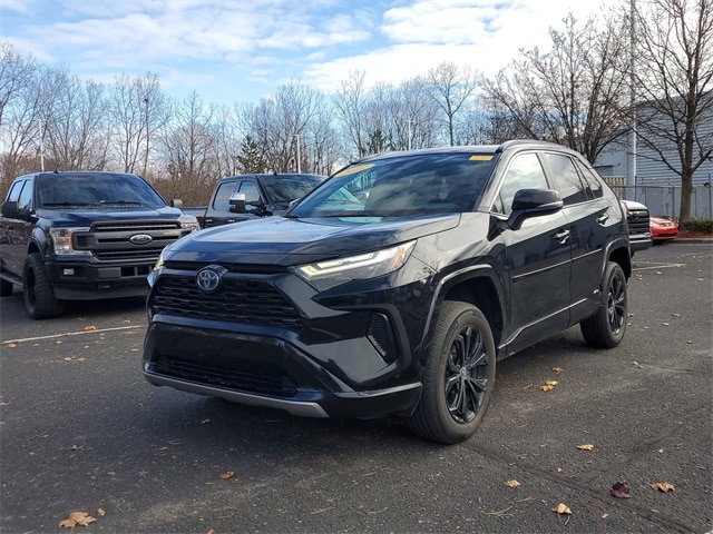 2022 Toyota RAV4 Hybrid SE photo 3
