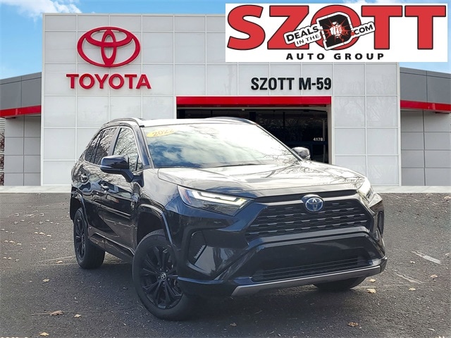 2022 Toyota RAV4 Hybrid SE photo 2