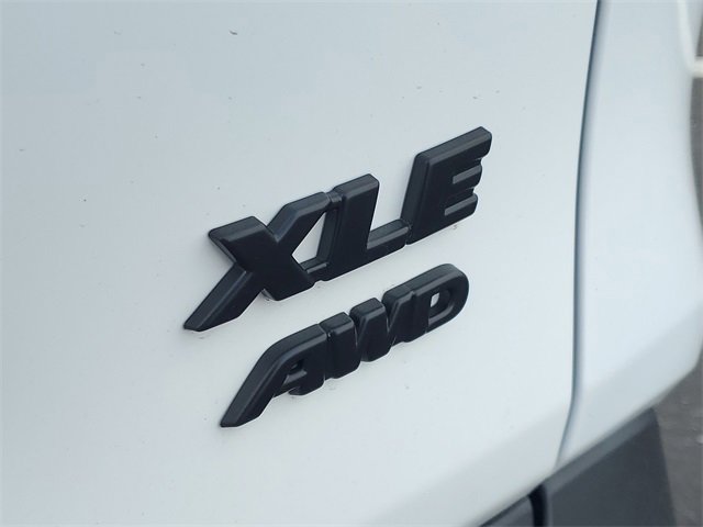 2025 Toyota RAV4 XLE photo 4
