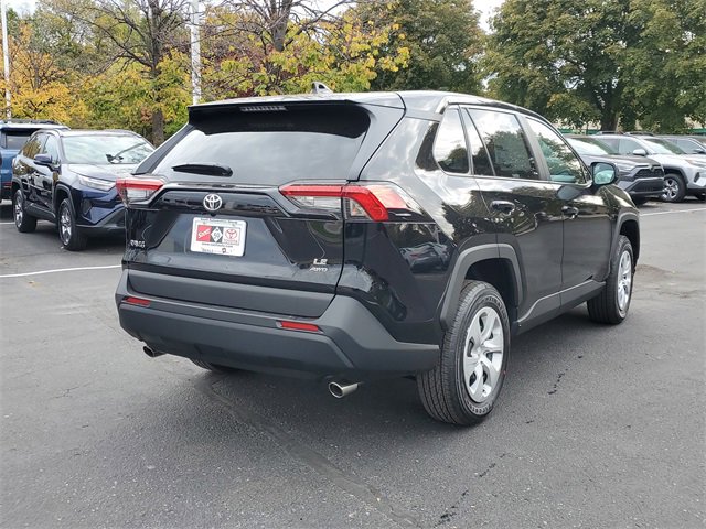 2025 Toyota RAV4 LE photo 4