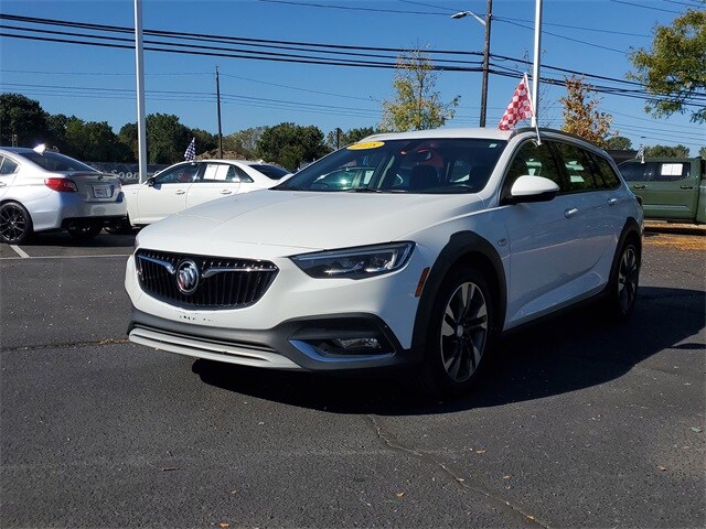 2018 Buick Regal TourX Preferred photo 2