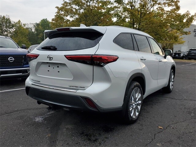 2023 Toyota Highlander Limited photo 3