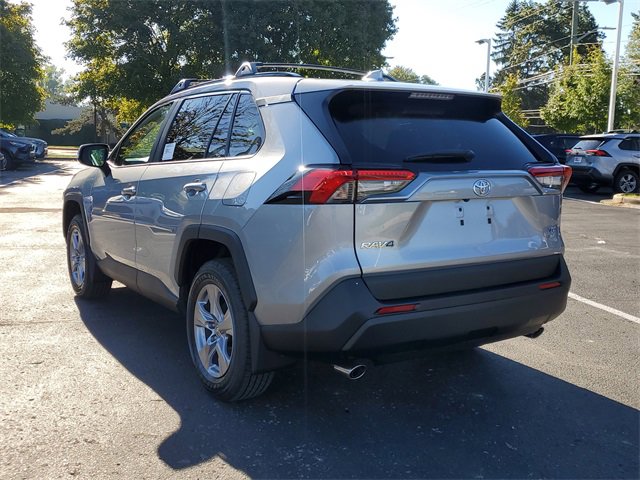 2025 Toyota RAV4 XLE photo 3