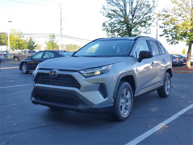 2025 Toyota RAV4 Hybrid LE photo 2