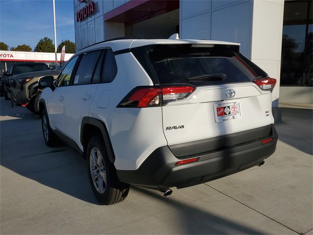2025 Toyota RAV4 XLE photo 3
