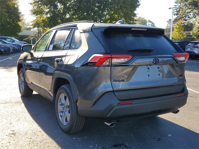 2025 Toyota RAV4 Hybrid XLE photo 3
