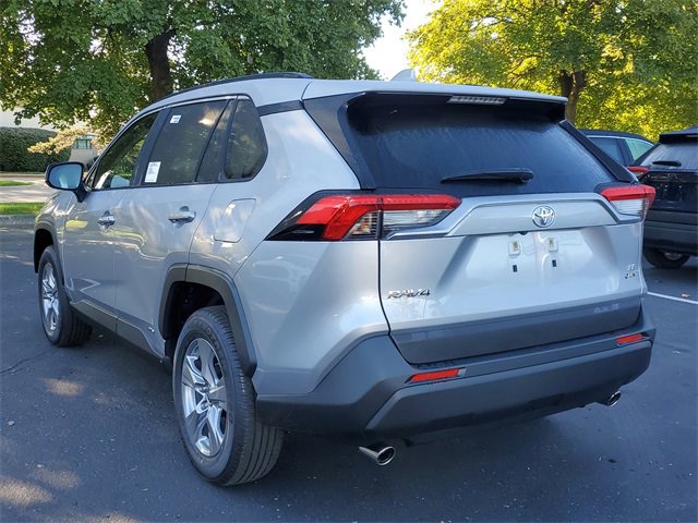 2025 Toyota RAV4 Hybrid LE photo 3