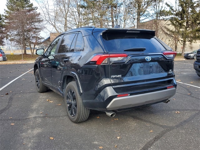 2022 Toyota RAV4 Hybrid SE photo 4