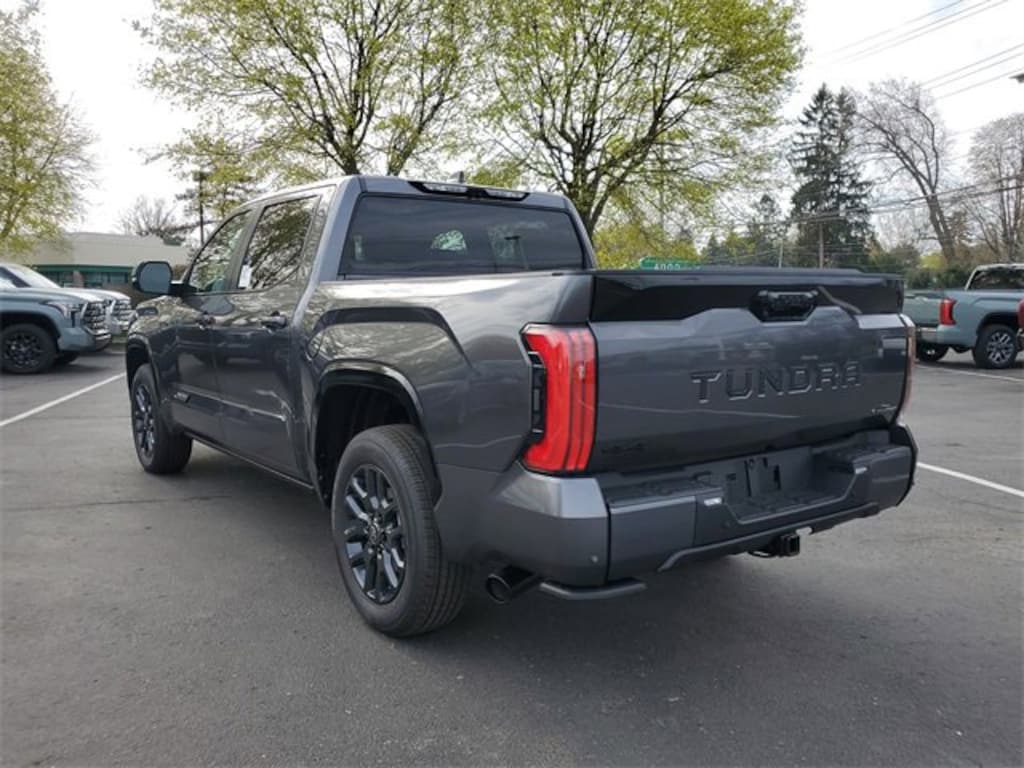 New 2025 Toyota Tundra i-FORCE MAX Platinum PLATINUM CREWMAX 5.5