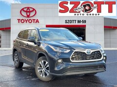 Used 2023 Toyota Highlander Hybrid XLE SUV for sale in Metro Detroit