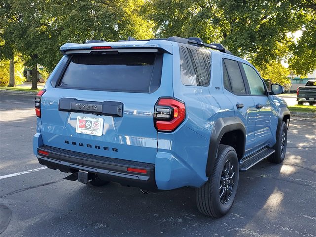 2025 Toyota 4Runner 4WD SR5 photo 4