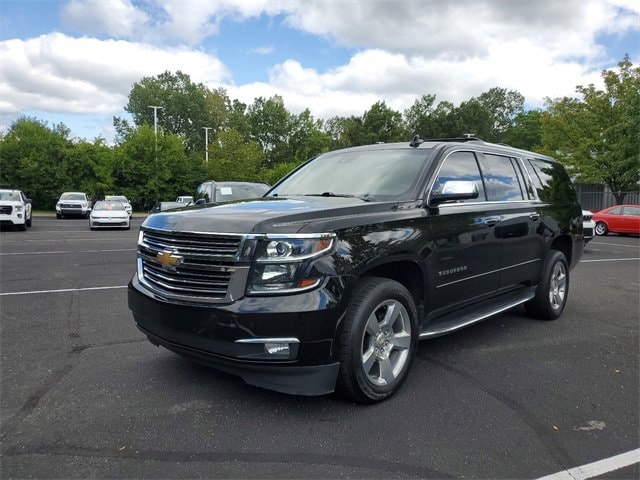 Used 2018 Chevrolet Suburban Premier with VIN 1GNSKJKC9JR188778 for sale in Waterford, MI