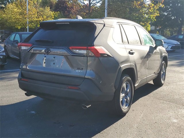 2025 Toyota RAV4 Hybrid XLE photo 4