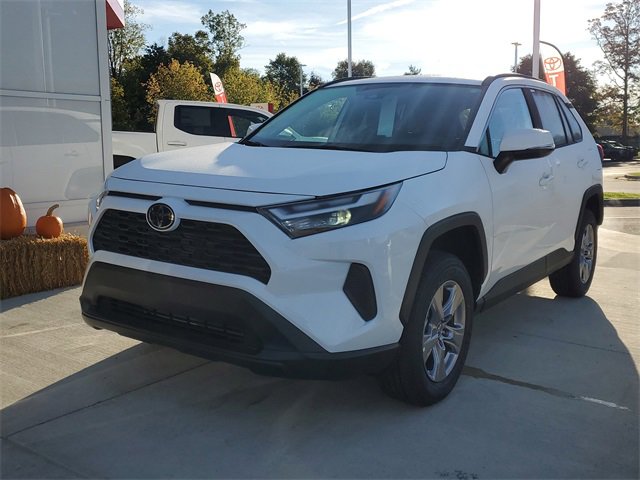 2025 Toyota RAV4 XLE photo 2