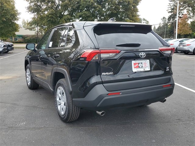 2025 Toyota RAV4 LE photo 3