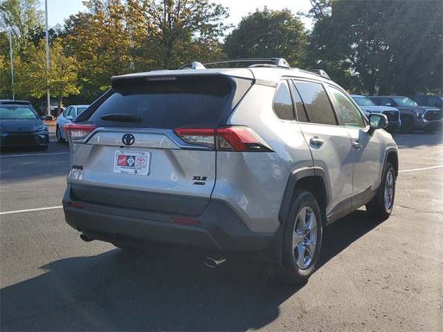 2025 Toyota RAV4 XLE photo 4