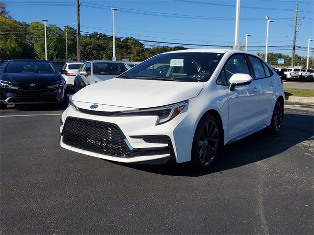 2025 Toyota Corolla Hybrid SE photo 2