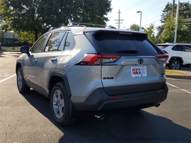 2025 Toyota RAV4 XLE photo 3