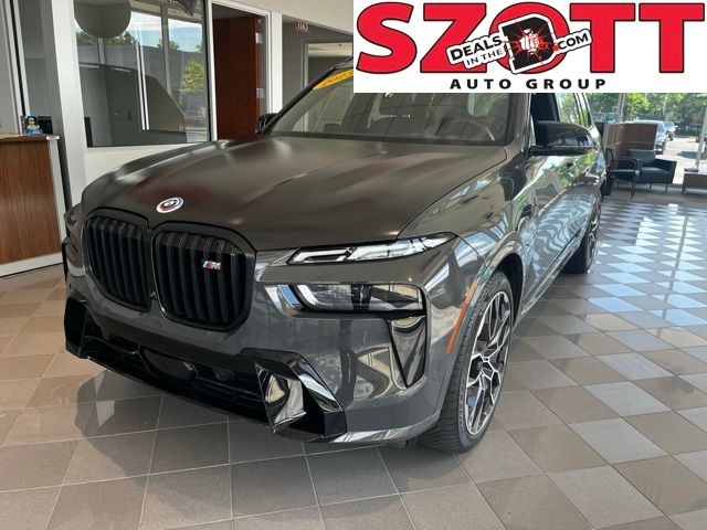 2023 BMW X7 M60i's photo