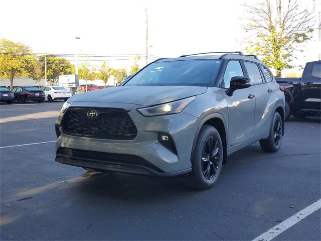 2025 Toyota Highlander Hybrid XLE photo 2