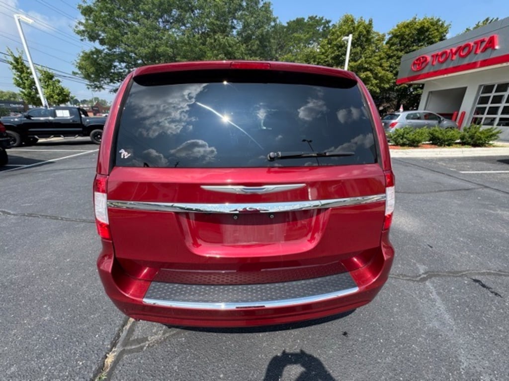 Used 2016 Chrysler Town & Country Touring Van LWB Passenger Van