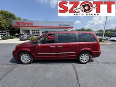 2016 Chrysler Town & Country Touring Van LWB Passenger Van