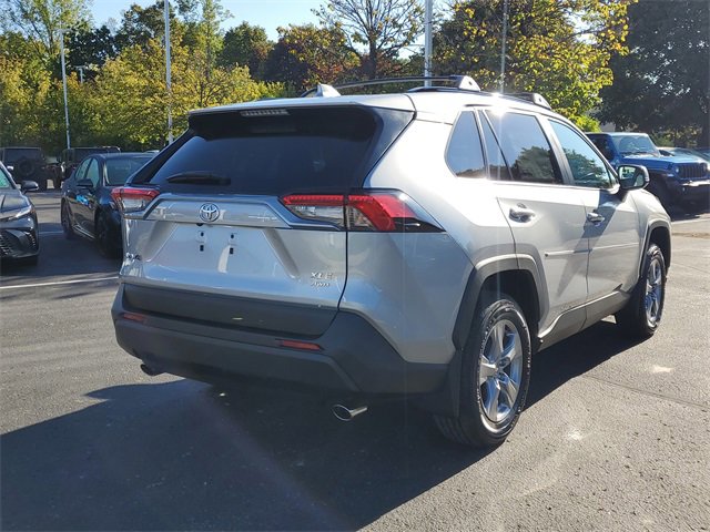 2025 Toyota RAV4 XLE photo 4