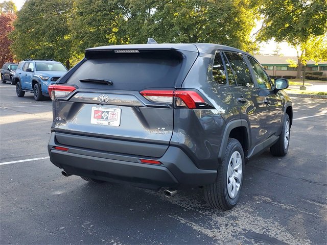 2025 Toyota RAV4 LE photo 4