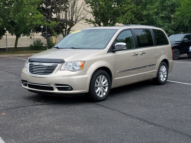 Used 2015 Chrysler Town & Country Limited Platinum with VIN 2C4RC1GG5FR718102 for sale in Waterford Township, MI