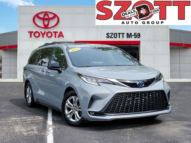 2023 Toyota Sienna XSE 7-Passenger Hybrid AWD's photo