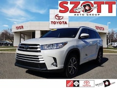 Used 2017 Toyota Highlander XLE SUV for sale in Metro Detroit