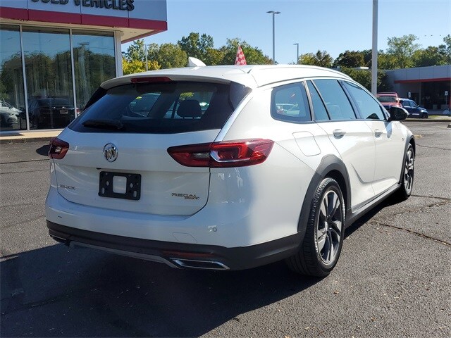 2018 Buick Regal TourX Preferred photo 4