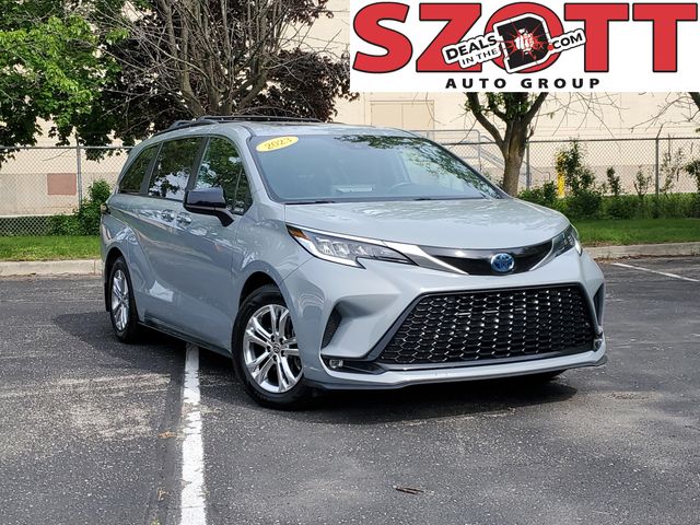2023 Toyota Sienna XSE 7-Passenger Hybrid AWD's photo