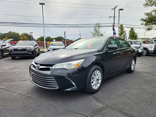 Used 2016 Toyota Camry LE with VIN 4T1BF1FK2GU570652 for sale in Waterford, MI