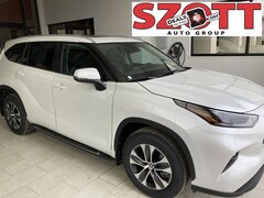 New 2023 Toyota Highlander XLE SUV for sale near Troy, MI
