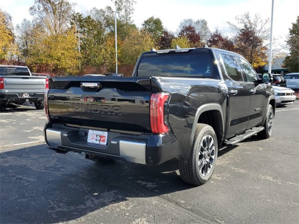 New 2026 Toyota Tundra Limited LIMITED CREWMAX 5.5