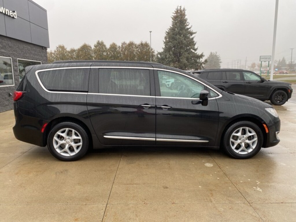 Certified 2017 Chrysler Pacifica Touring-L Van