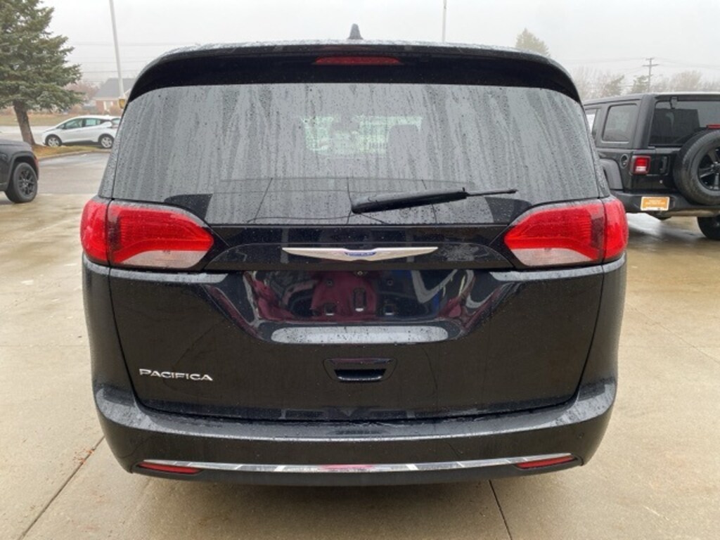 Certified 2017 Chrysler Pacifica Touring-L Van