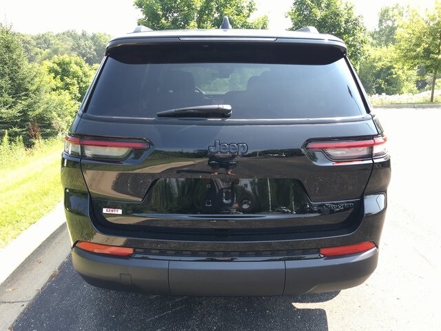 2025 Jeep Grand Cherokee Limited photo 4