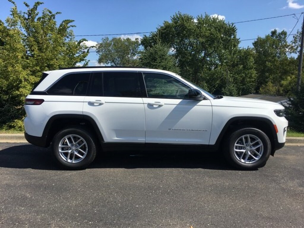 New 2025 Jeep Grand Cherokee Laredo SUV
